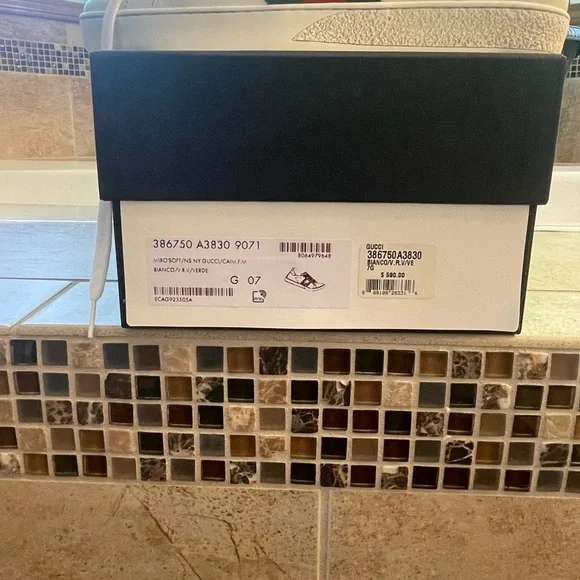 Perfect condition. Gucci 7 so US 7.5. I’m a US 8. Runs big. Fit me fine. - Picture 3 of 7